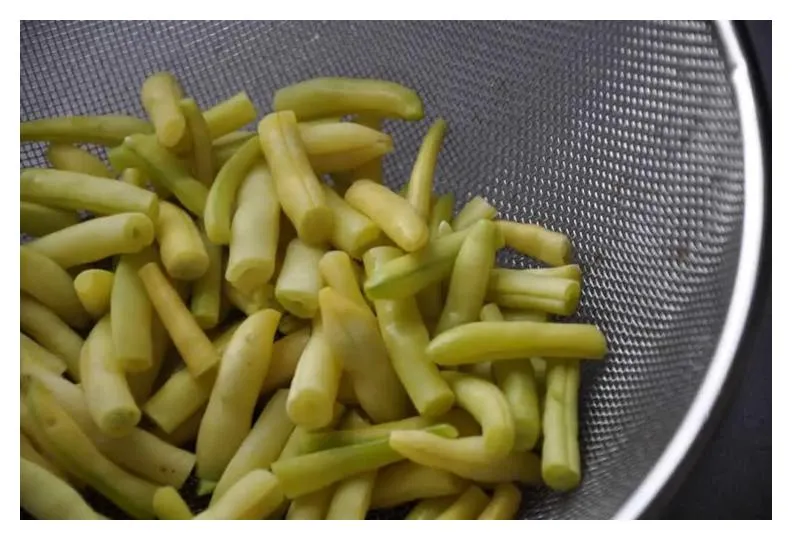 Cooked Drained Frozen Yellow Snap Beans