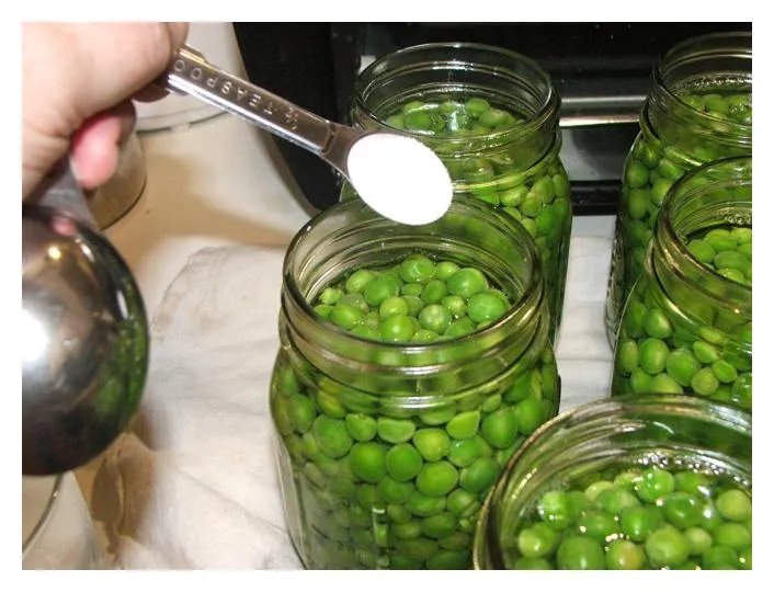 Drained Canned Green Peas With Salt