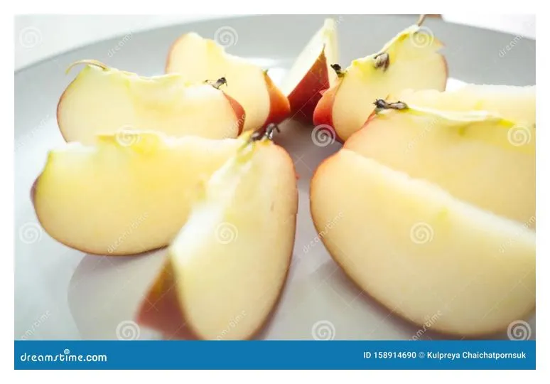 Peeled Sliced Raw Apples