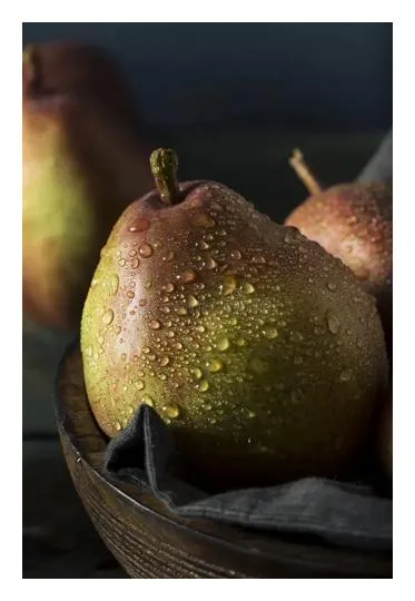 Raw D&apos;anjou Pears